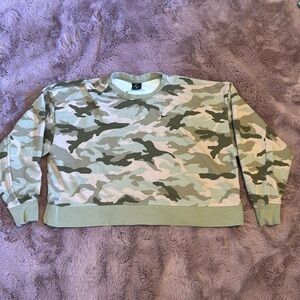 nike camo Crew  cropped